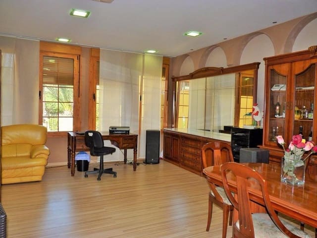 4 slaapkamer Villa te koop in Roquetas de Mar met zwembad garage - € 825.000 (Ref: 9042563)