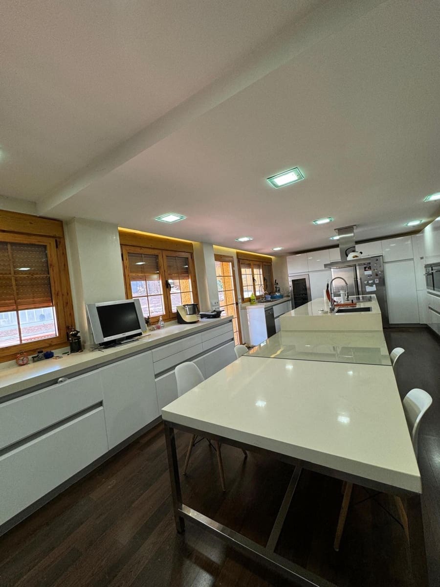 4 slaapkamer Villa te koop in Roquetas de Mar met zwembad garage - € 825.000 (Ref: 9042563)