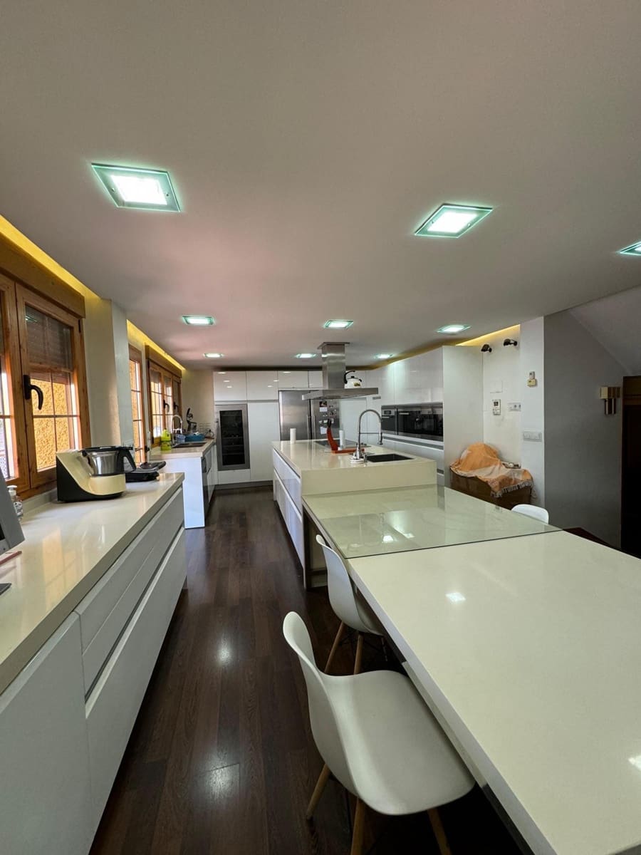4 slaapkamer Villa te koop in Roquetas de Mar met zwembad garage - € 825.000 (Ref: 9042563)