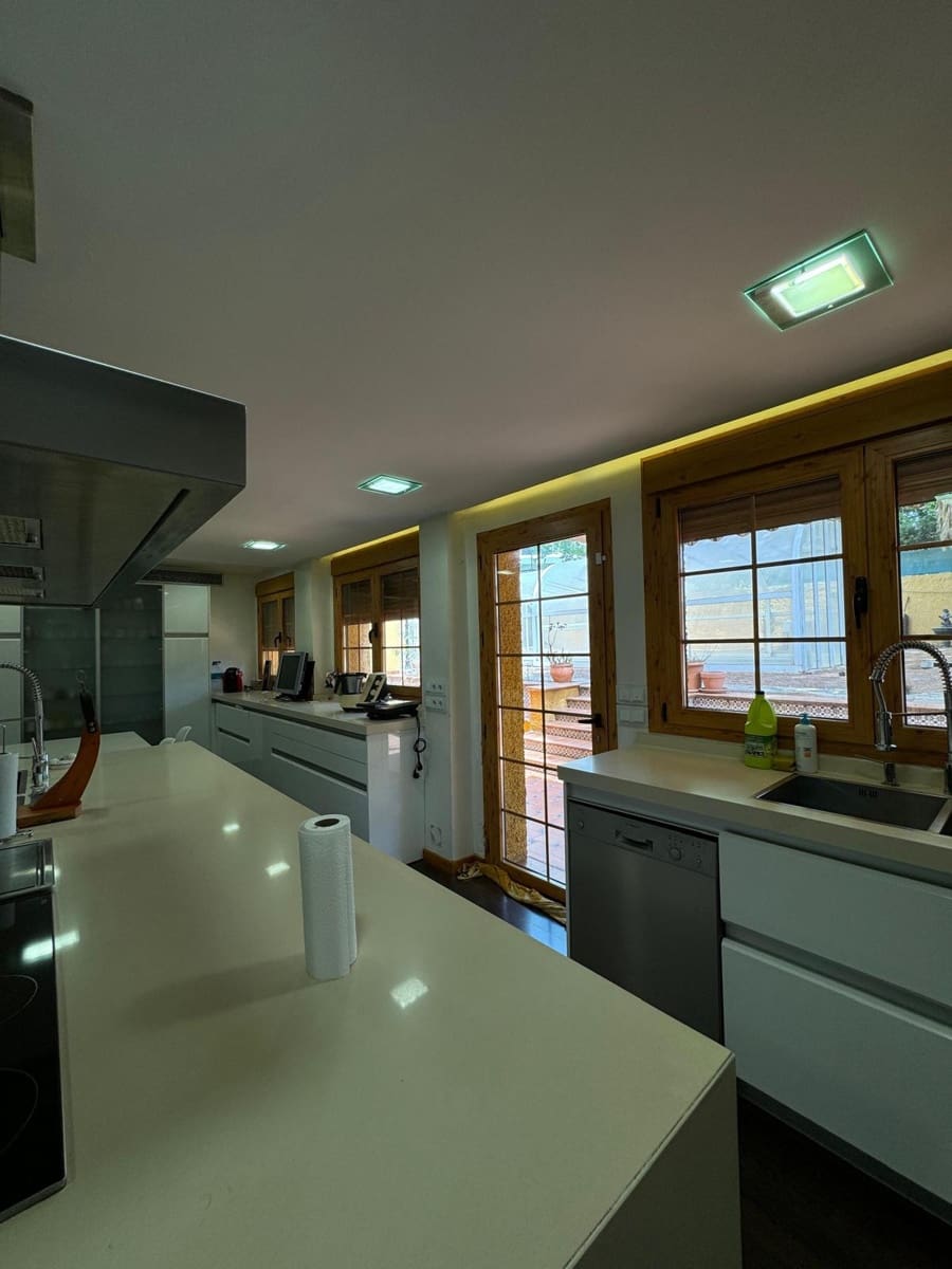 4 slaapkamer Villa te koop in Roquetas de Mar met zwembad garage - € 825.000 (Ref: 9042563)