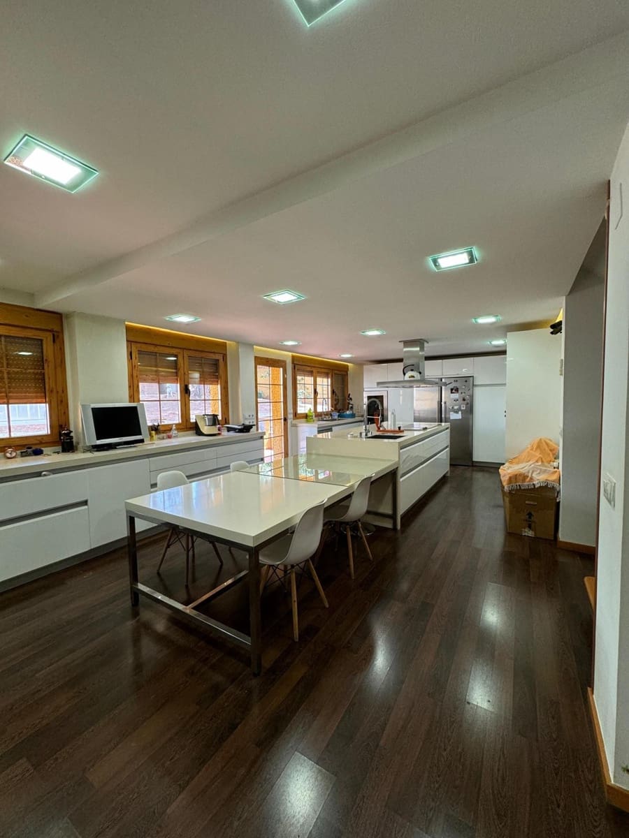4 slaapkamer Villa te koop in Roquetas de Mar met zwembad garage - € 825.000 (Ref: 9042563)