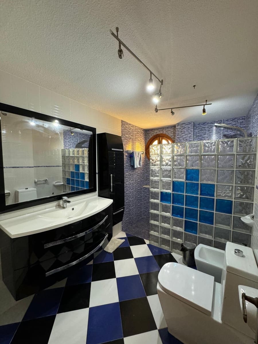 4 slaapkamer Villa te koop in Roquetas de Mar met zwembad garage - € 825.000 (Ref: 9042563)