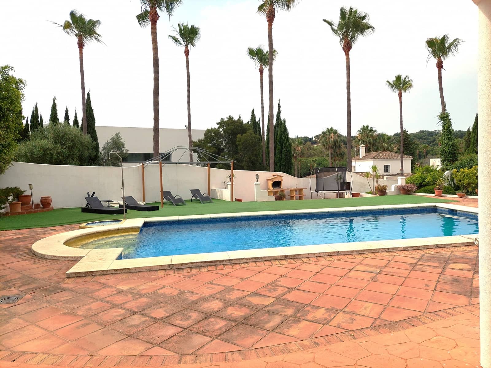 5 soveværelse Villa til salg i Sotogrande med swimmingpool garage - € 975.000 (Ref: 9051364)