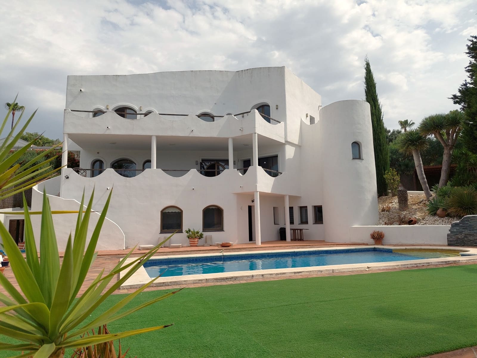 5 soveværelse Villa til salg i Sotogrande med swimmingpool garage - € 975.000 (Ref: 9051364)