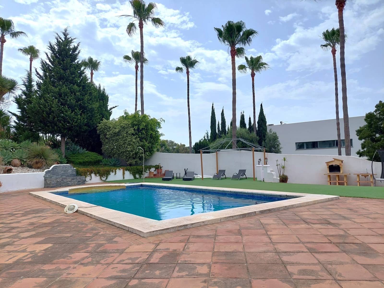 5 soveværelse Villa til salg i Sotogrande med swimmingpool garage - € 975.000 (Ref: 9051364)