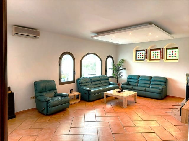 5 slaapkamer Villa te koop in Sotogrande, San Roque met zwembad garage - € 975.000 (Ref: 9051364)