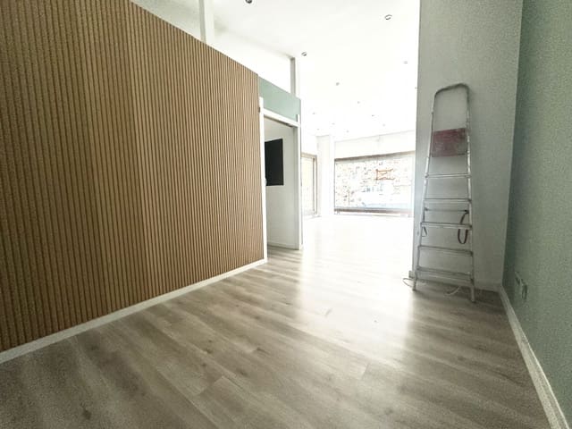 Kaupallinen myytävänä paikassa Marbella - 298 200 € (Ref: 9062656)