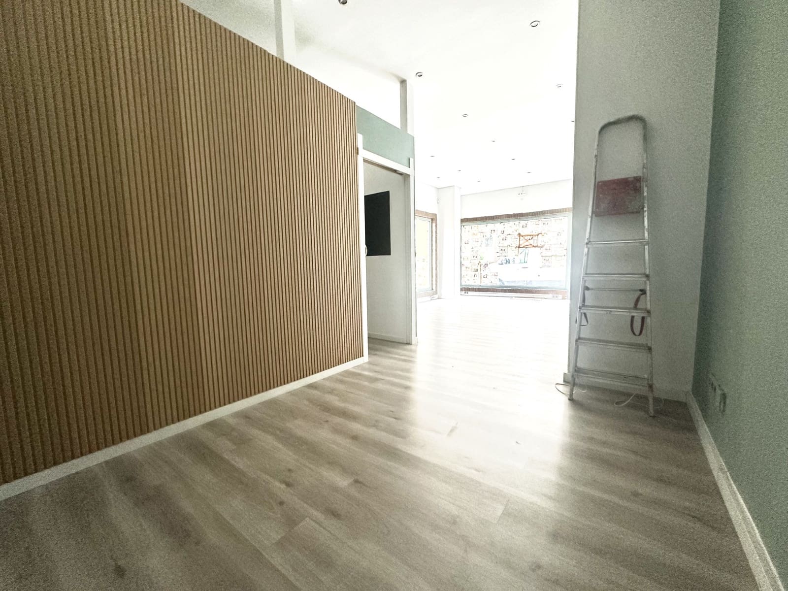 Commercial for sale in Marbella - € 298,200 (Ref: 9062656)