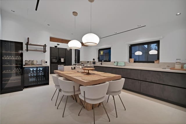 5 soveværelse Villa til salg i Puerto Banus, Marbella med swimmingpool garage - € 6.499.000 (Ref: 9065496)