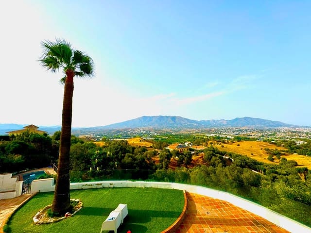 Chalet de 4 habitaciones en Mijas Costa, Mijas en venta con piscina garaje - 860.000 € (Ref: 9069084)