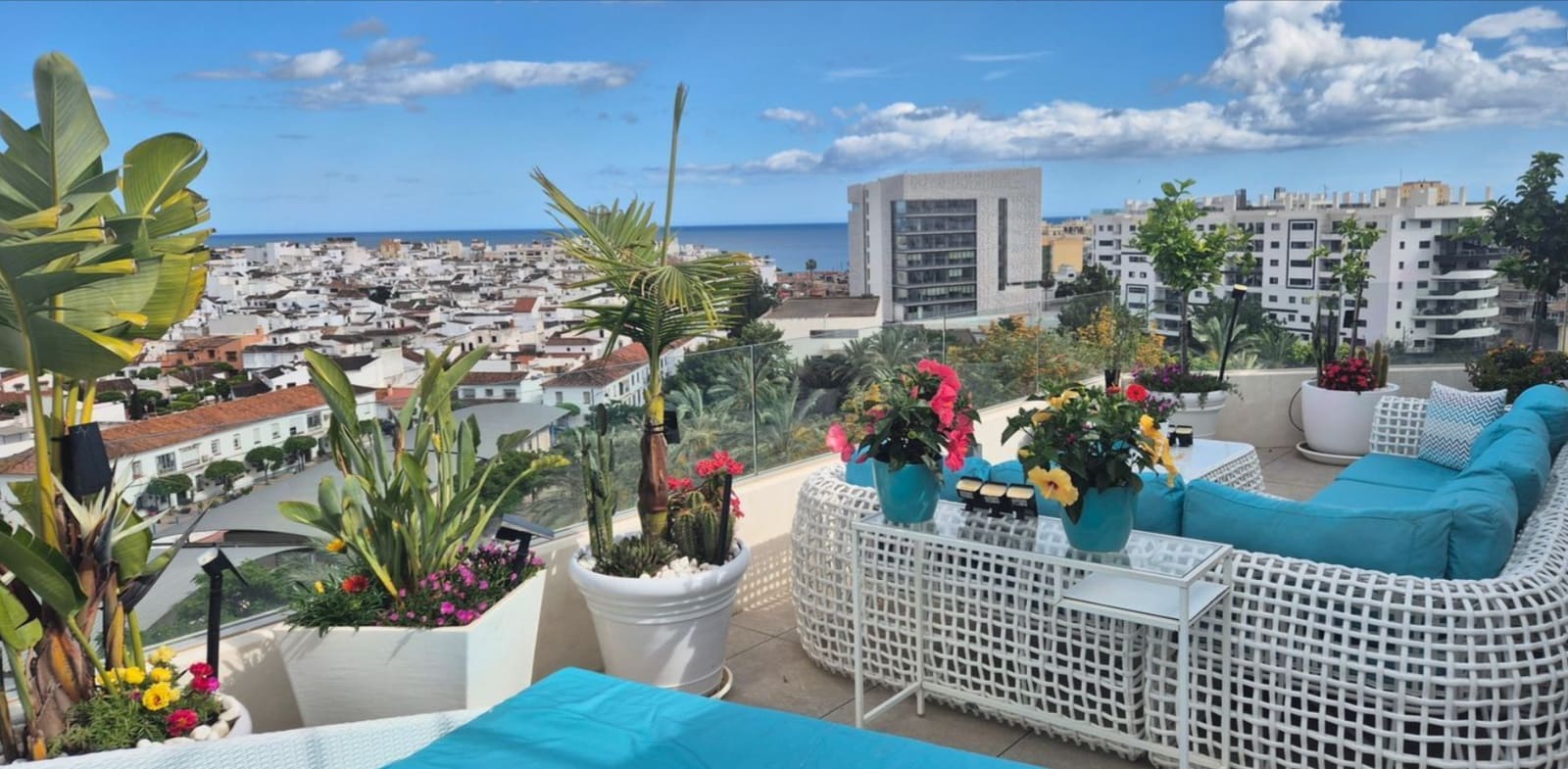 3 bedroom Apartment for sale in Estepona with pool garage - € 1,499,000 (Ref: 9078276)