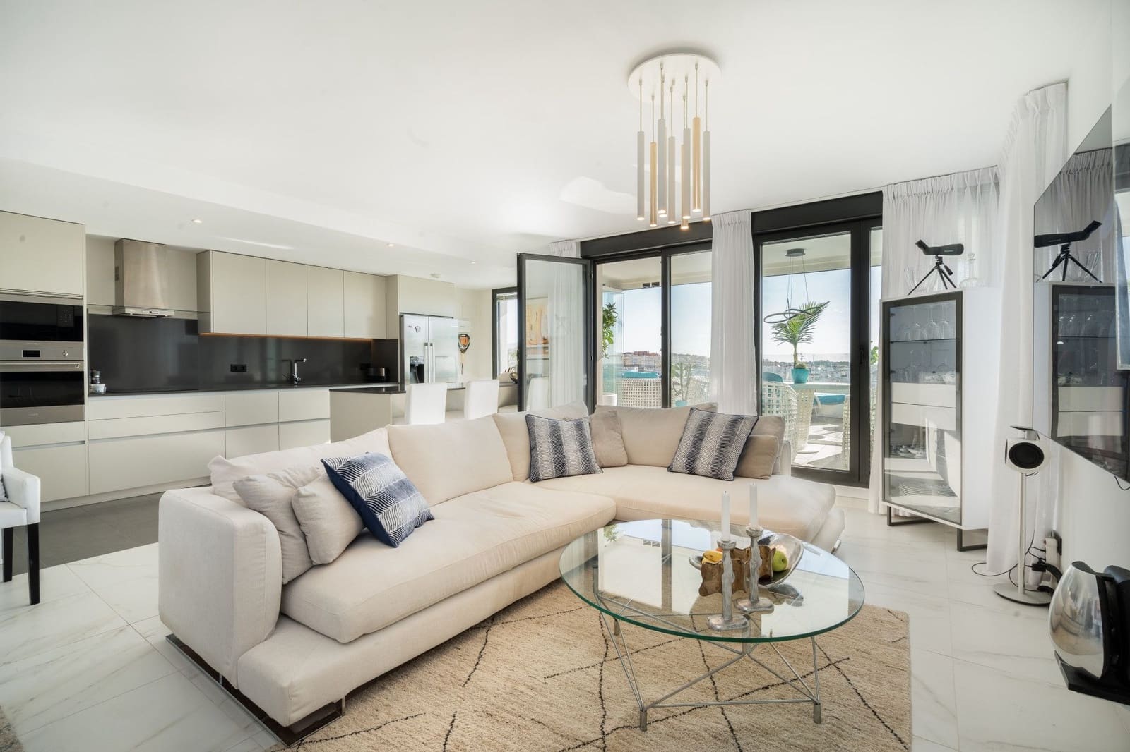 3 bedroom Apartment for sale in Estepona with pool garage - € 1,499,000 (Ref: 9078276)