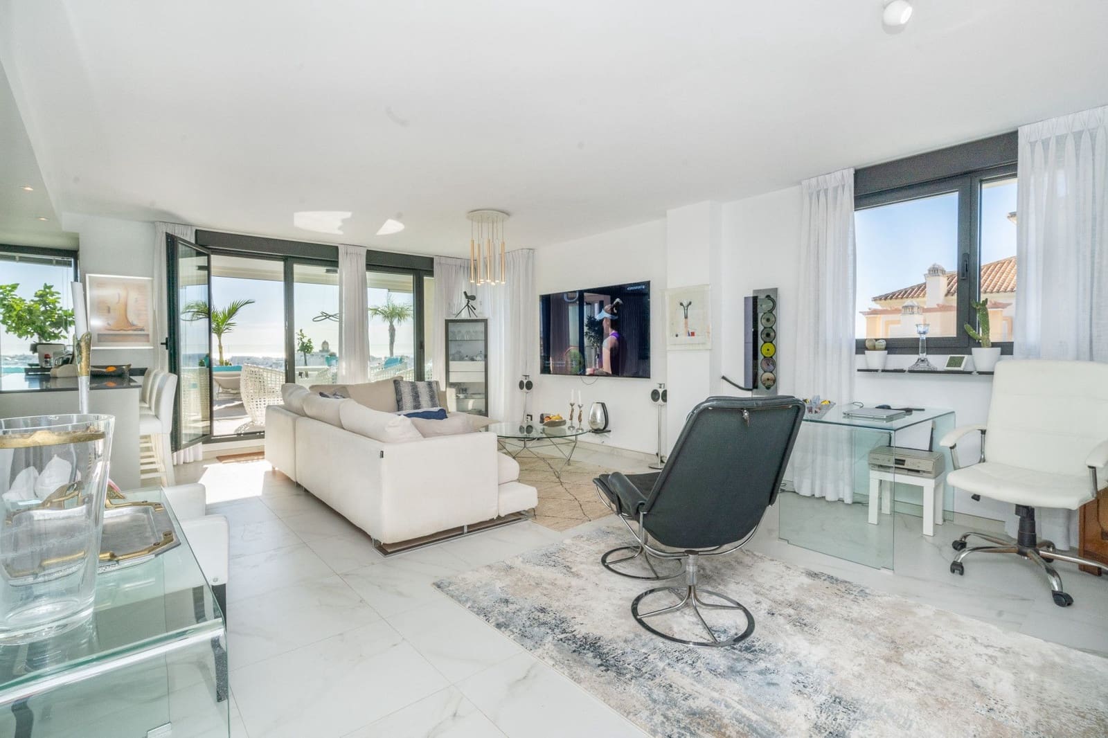3 bedroom Apartment for sale in Estepona with pool garage - € 1,499,000 (Ref: 9078276)