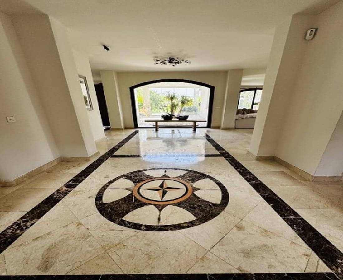 5 makuuhuone Huvila myytävänä paikassa Marbella mukana uima-altaan 
autotalli - 2 690 000 € (Ref: 9081809)