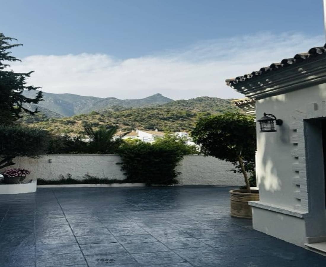 5 makuuhuone Huvila myytävänä paikassa Marbella mukana uima-altaan 
autotalli - 2 690 000 € (Ref: 9081809)