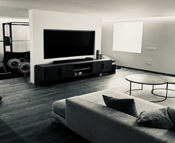 5 makuuhuone Huvila myytävänä paikassa Marbella mukana uima-altaan 
autotalli - 2 690 000 € (Ref: 9081809)