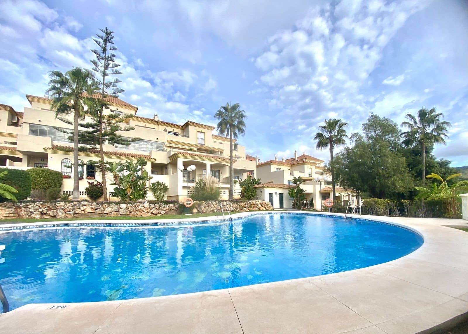 3 sovrum Lägenhet till salu i Marbella med pool garage - 435 000 € (Ref: 9085520)