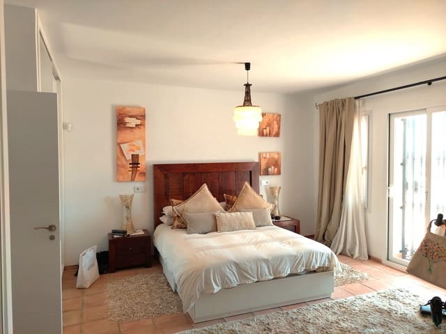 5 chambre Villa/Maison à vendre à Estepona avec piscine garage - 1 390 000 € (Ref: 9095498)