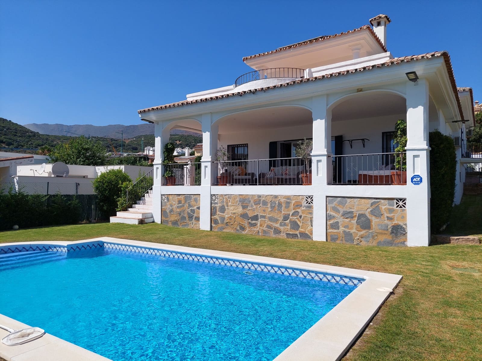 5 chambre Villa/Maison à vendre à Estepona avec piscine garage - 1 390 000 € (Ref: 9095498)