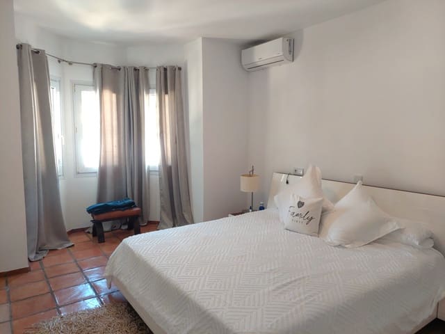 5 soverom Villa til salgs i Estepona med svømmebasseng garasje - € 1 390 000 (Ref: 9095498)