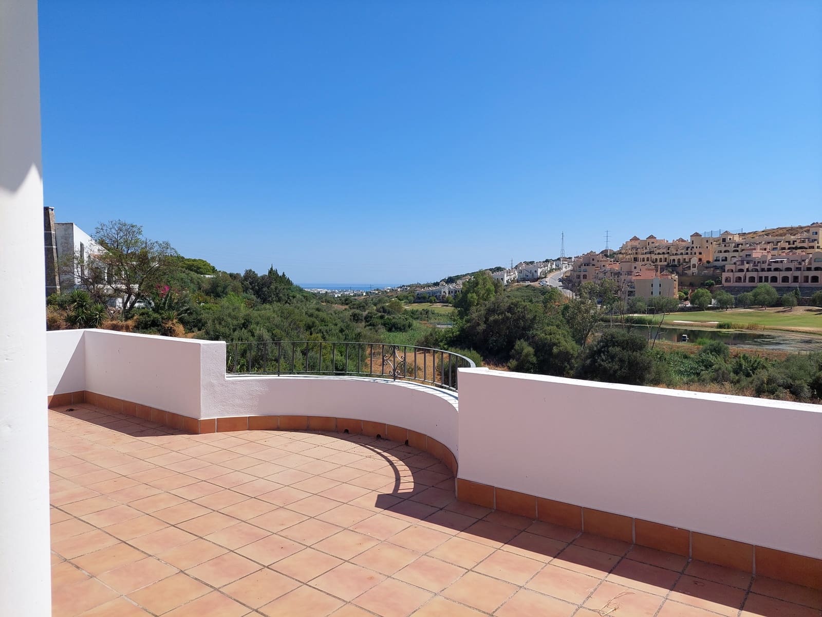 5 soverom Villa til salgs i Estepona med svømmebasseng garasje - € 1 390 000 (Ref: 9095498)