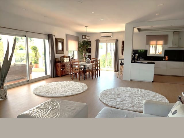 5 soverom Villa til salgs i Estepona med svømmebasseng garasje - € 1 390 000 (Ref: 9095498)