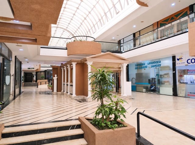Comercial para venda em Puerto Banus, Marbella - 313 950 € (Ref: 9099338)