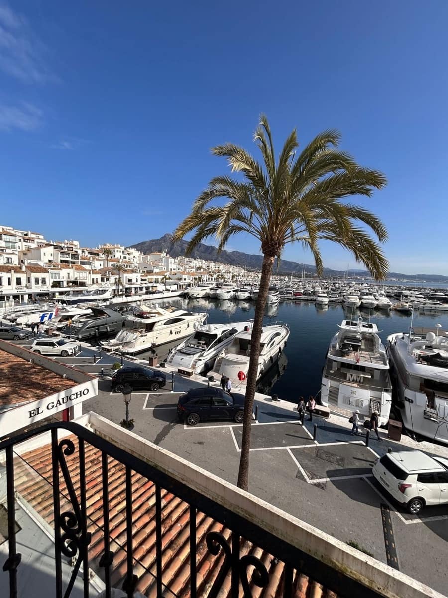 Comercial para venda em Puerto Banus - 313 950 € (Ref: 9099338)