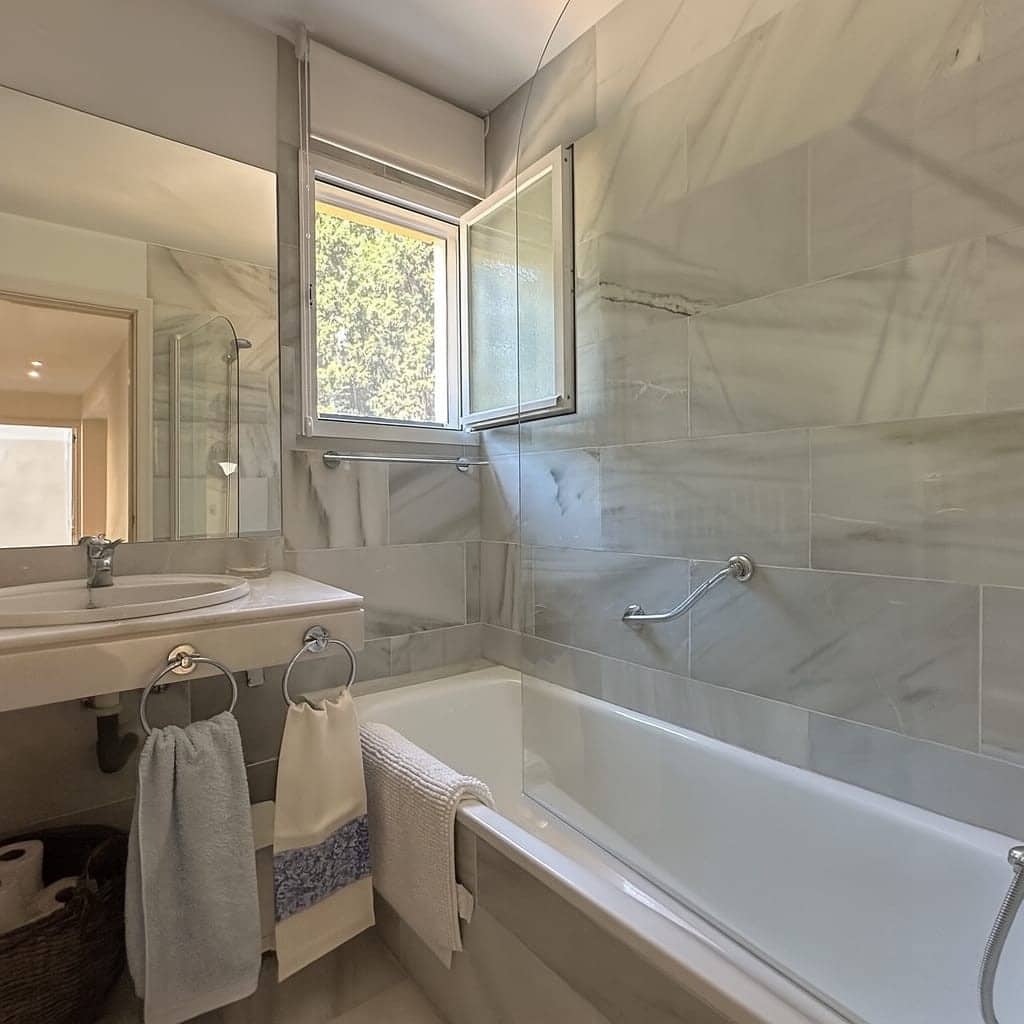 3 soveværelse Lejlighed til salg i Guadalmina med swimmingpool garage - € 505.539 (Ref: 9099342)