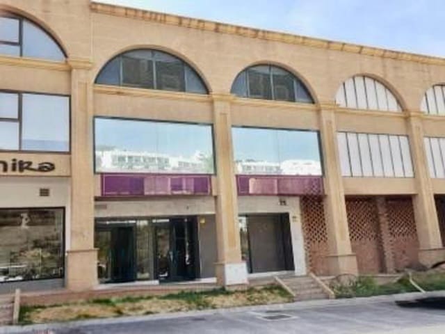 Kontor til salgs i Coín med garasje - € 1 200 000 (Ref: 9100951)
