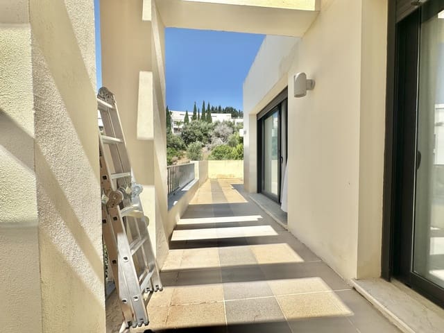 3 Zimmer Penthouse zu verkaufen in Marbella mit Pool Garage - 700.000 € (Ref: 9106720)