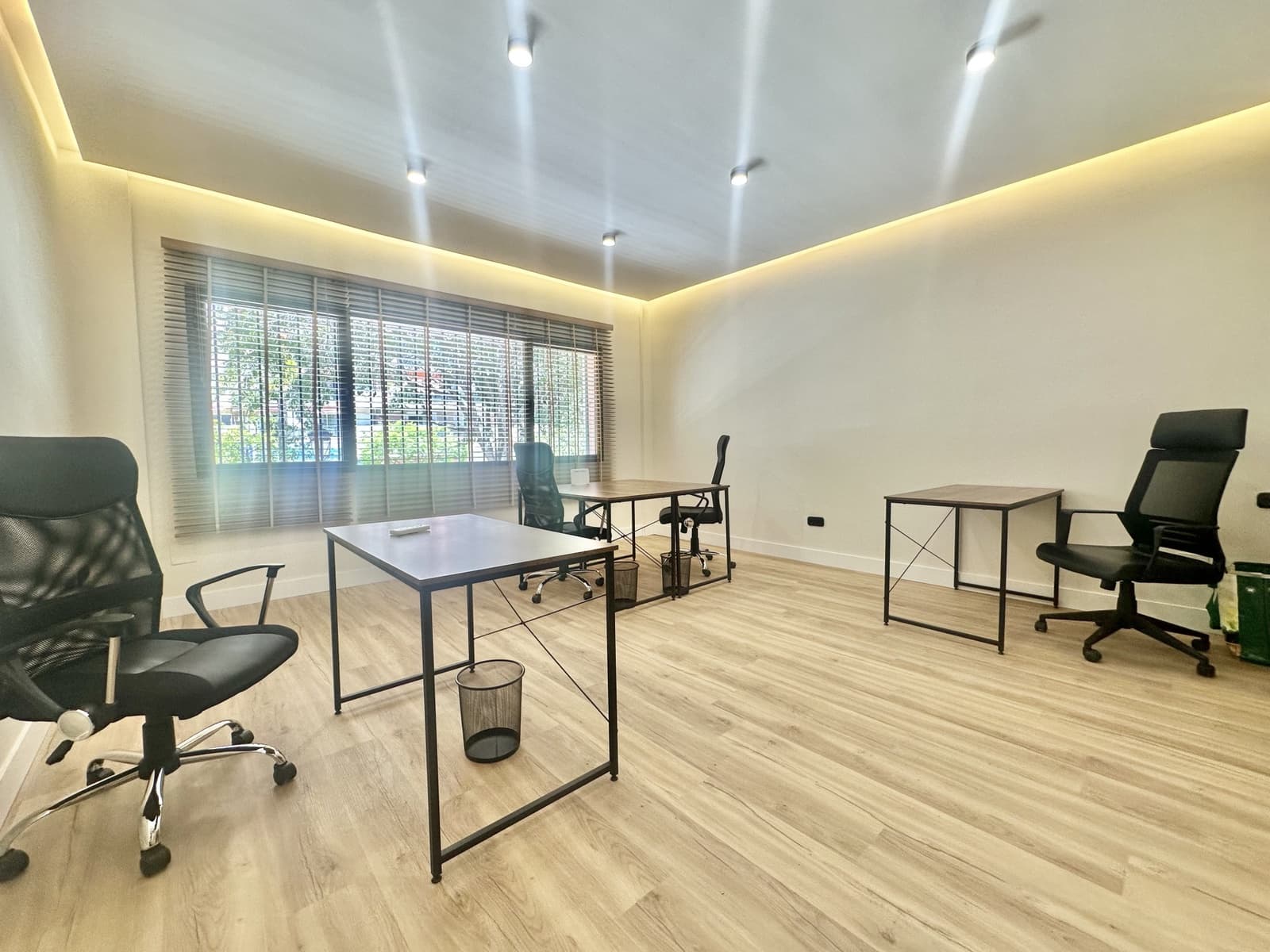 Toimisto myytävänä paikassa Marbella - 250 000 € (Ref: 9114392)