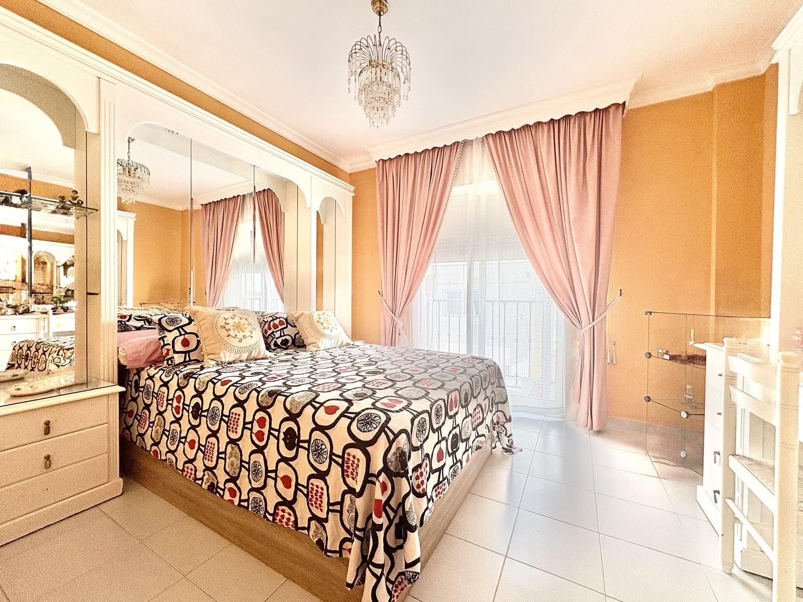 6 soveværelse Semi-Rækkehus til salg i La Cala de Mijas med garage - € 794.000 (Ref: 9116352)