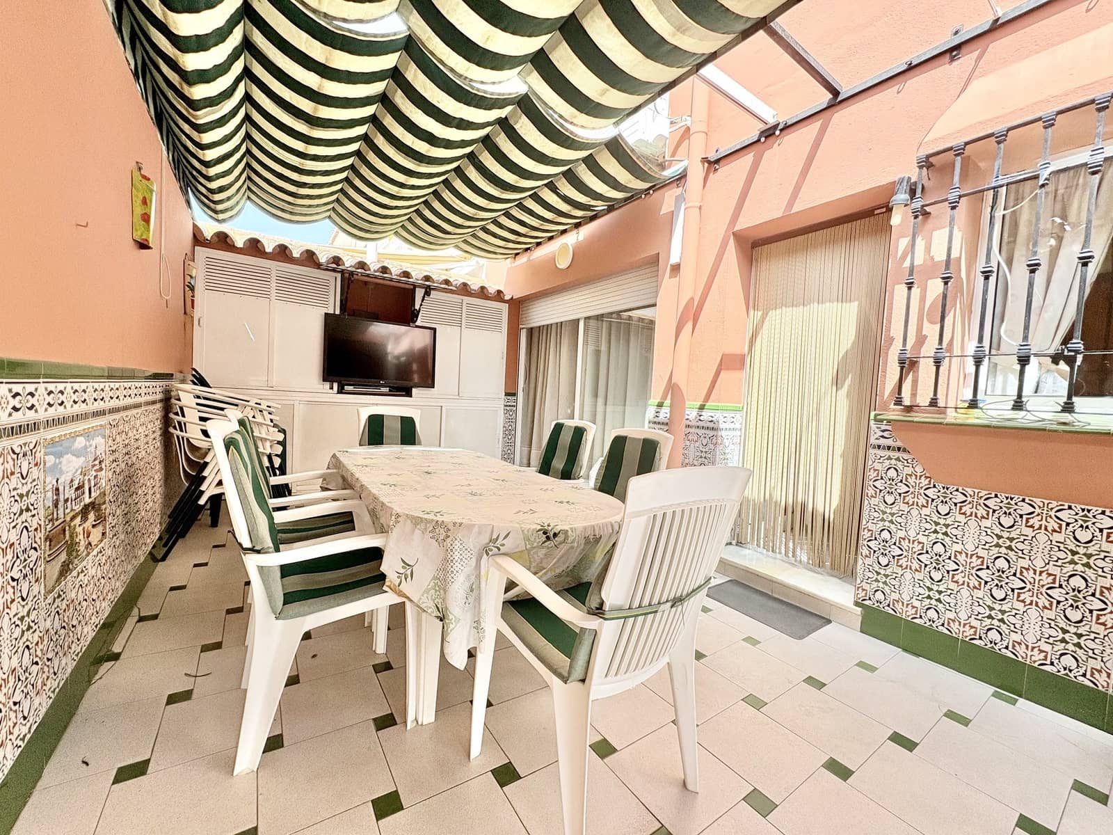 6 soveværelse Semi-Rækkehus til salg i La Cala de Mijas med garage - € 794.000 (Ref: 9116352)