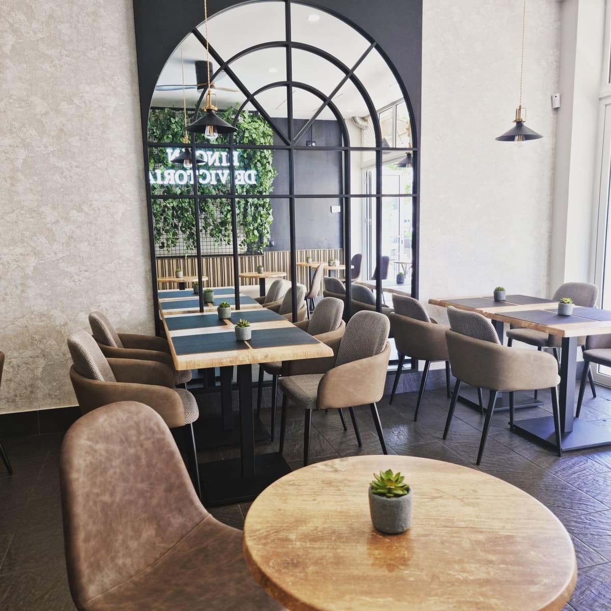 Restaurant/Bar til salgs i Guadalmina - € 180 000 (Ref: 9118981)