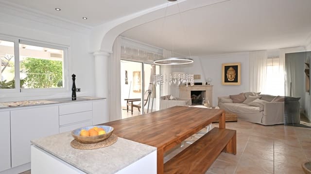 4 makuuhuone Huvila myytävänä paikassa Santa Eulalia / Santa Eularia mukana uima-altaan 
autotalli - 1 790 000 € (Ref: 9129976)