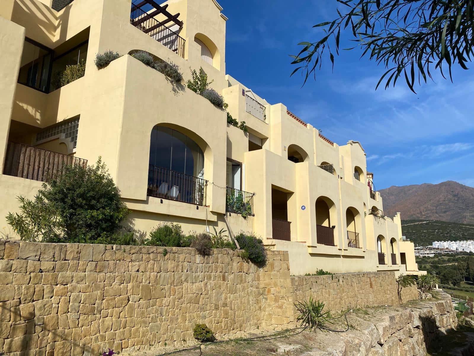 2 slaapkamer Penthouse te koop in Estepona met zwembad garage - € 320.000 (Ref: 9132469)