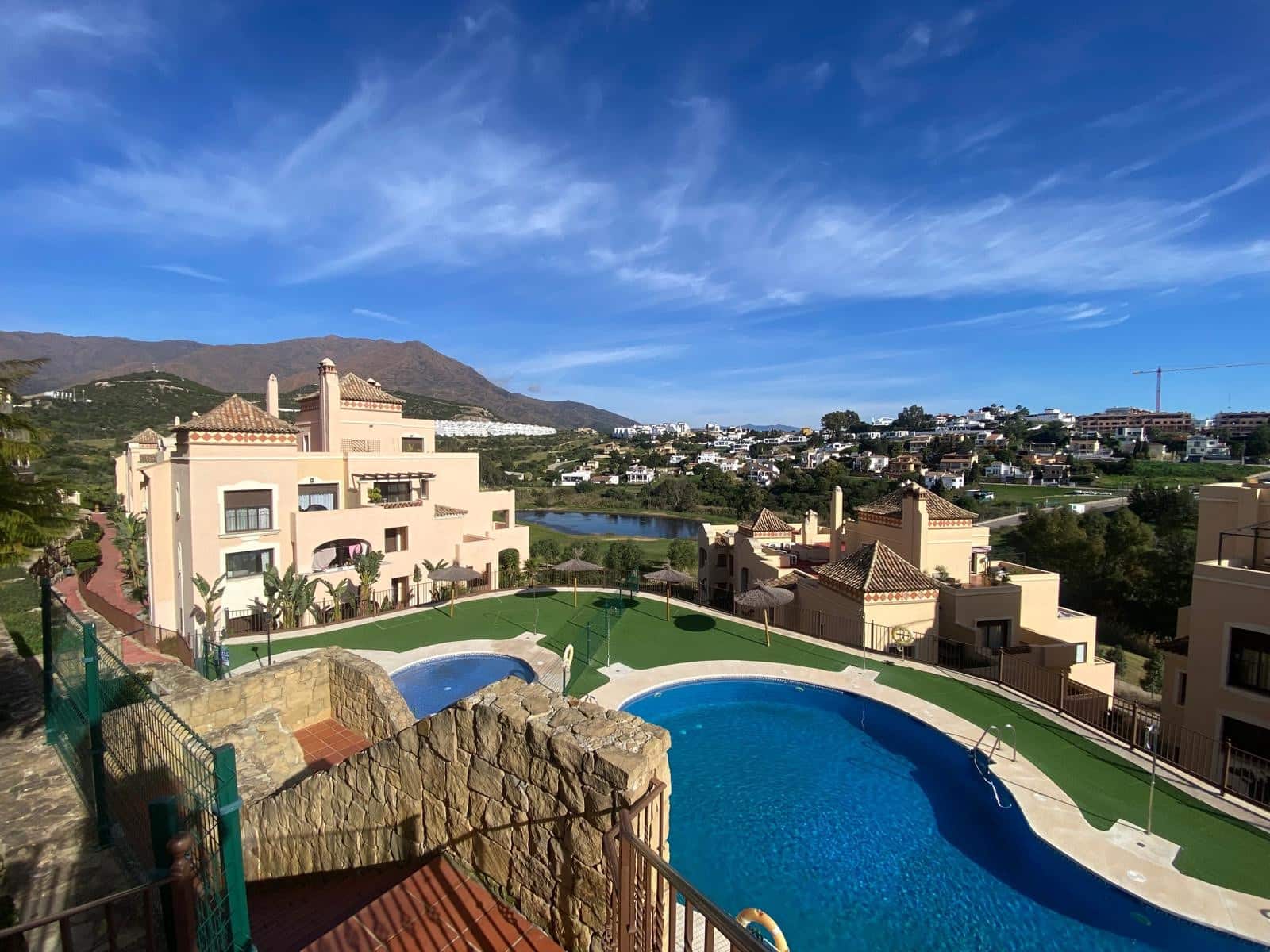 2 slaapkamer Penthouse te koop in Estepona met zwembad garage - € 320.000 (Ref: 9132469)