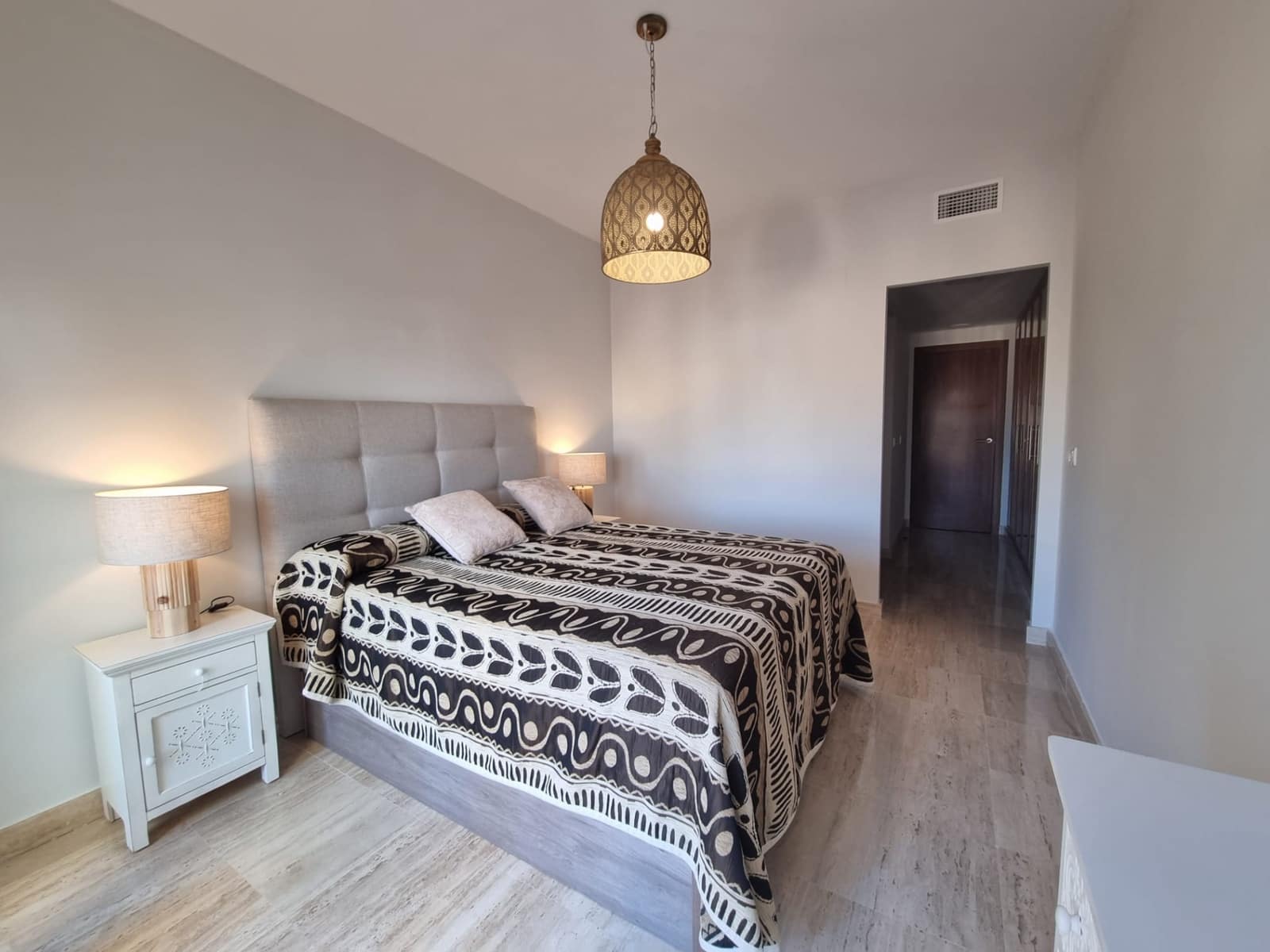 2 slaapkamer Penthouse te koop in Estepona met zwembad garage - € 320.000 (Ref: 9132469)