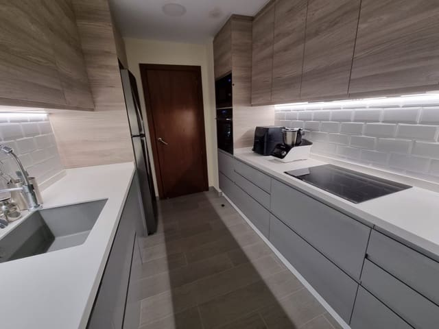 2 slaapkamer Penthouse te koop in Estepona met zwembad garage - € 320.000 (Ref: 9132469)