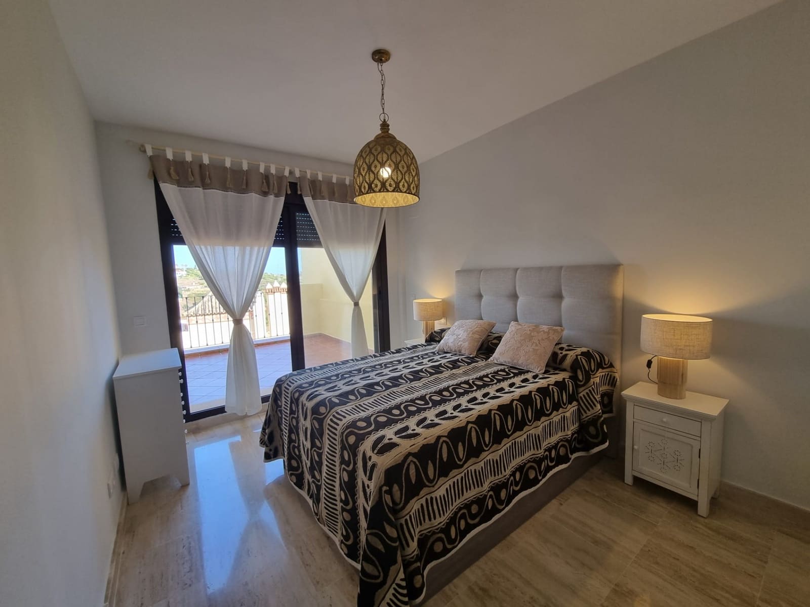 2 slaapkamer Penthouse te koop in Estepona met zwembad garage - € 320.000 (Ref: 9132469)