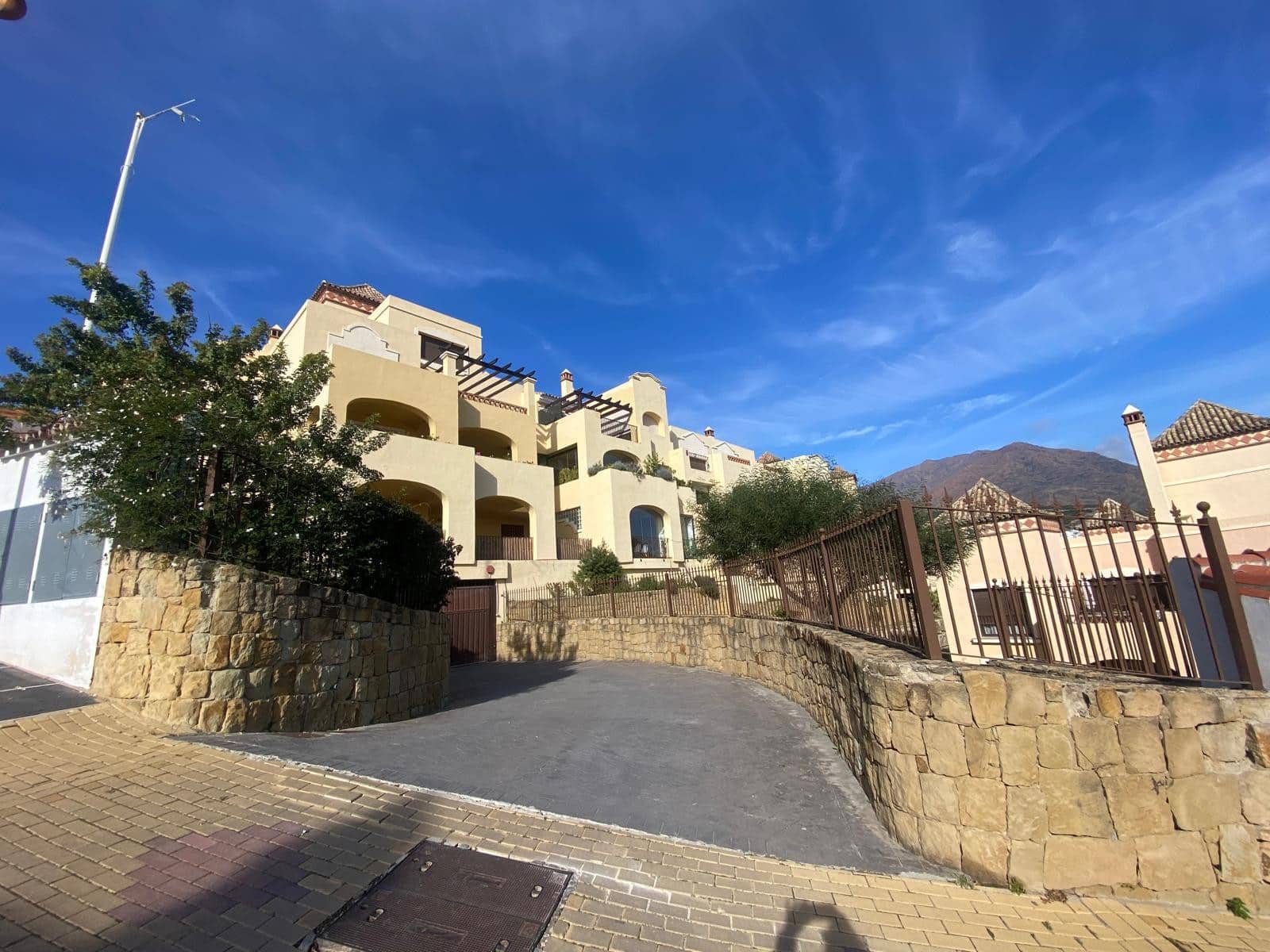 2 slaapkamer Penthouse te koop in Estepona met zwembad garage - € 320.000 (Ref: 9132469)