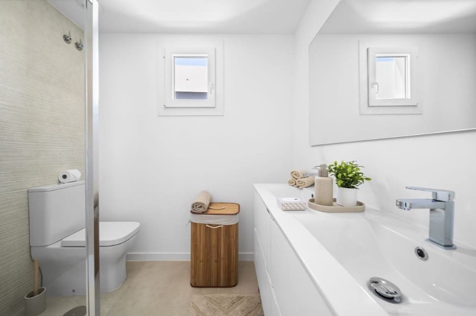 4 soverom Kjedet enebolig til salgs i La Cala de Mijas med svømmebasseng garasje - € 950 000 (Ref: 9134675)