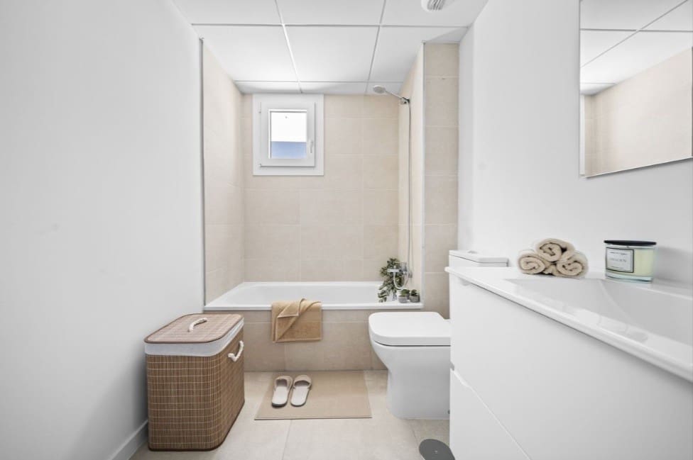 4 soverom Kjedet enebolig til salgs i La Cala de Mijas med svømmebasseng garasje - € 950 000 (Ref: 9134675)