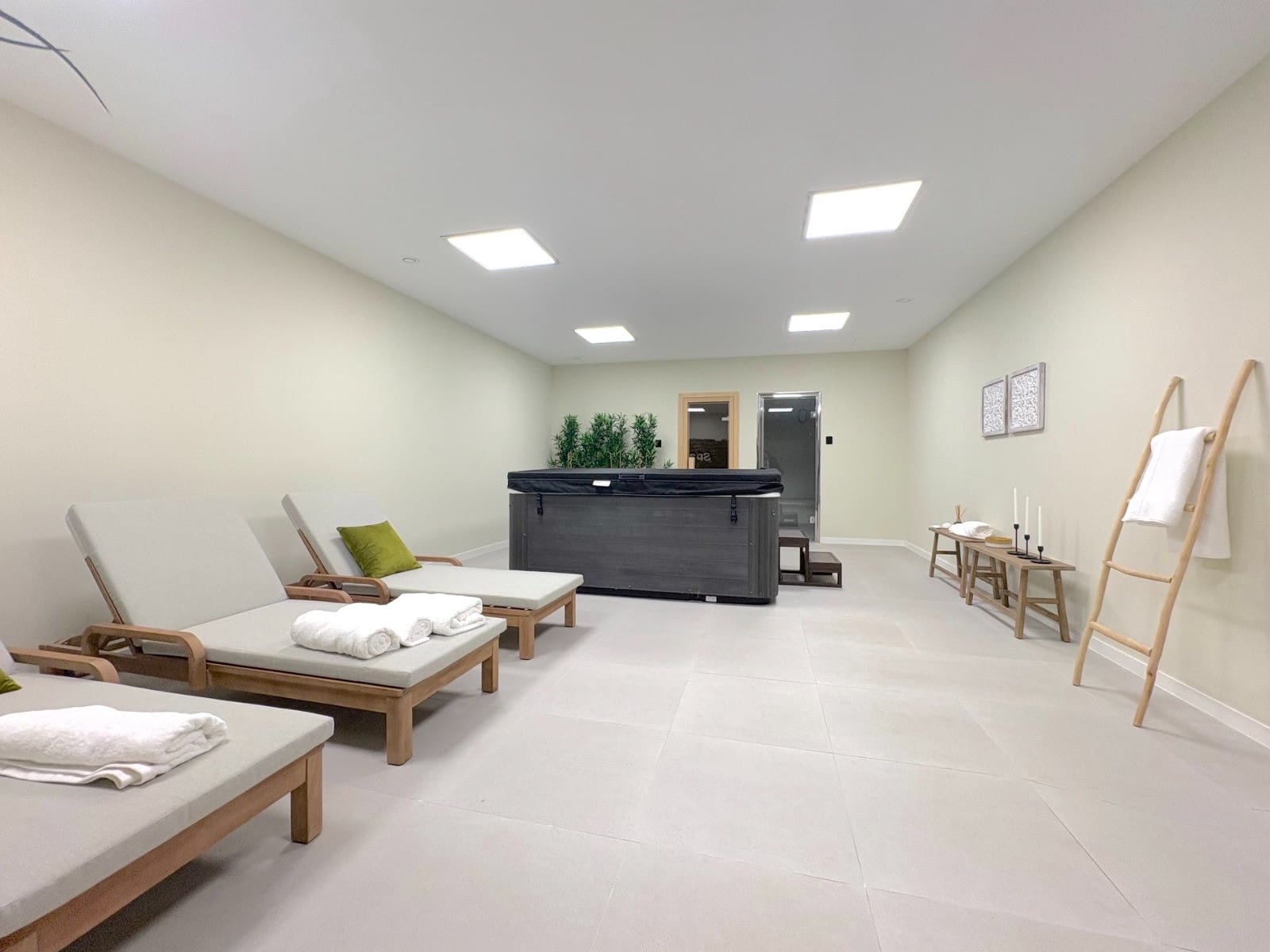 4 soverom Kjedet enebolig til salgs i La Cala de Mijas med svømmebasseng garasje - € 950 000 (Ref: 9134675)