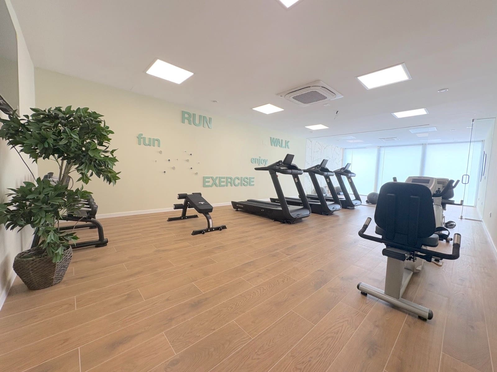 4 soverom Kjedet enebolig til salgs i La Cala de Mijas med svømmebasseng garasje - € 950 000 (Ref: 9134675)