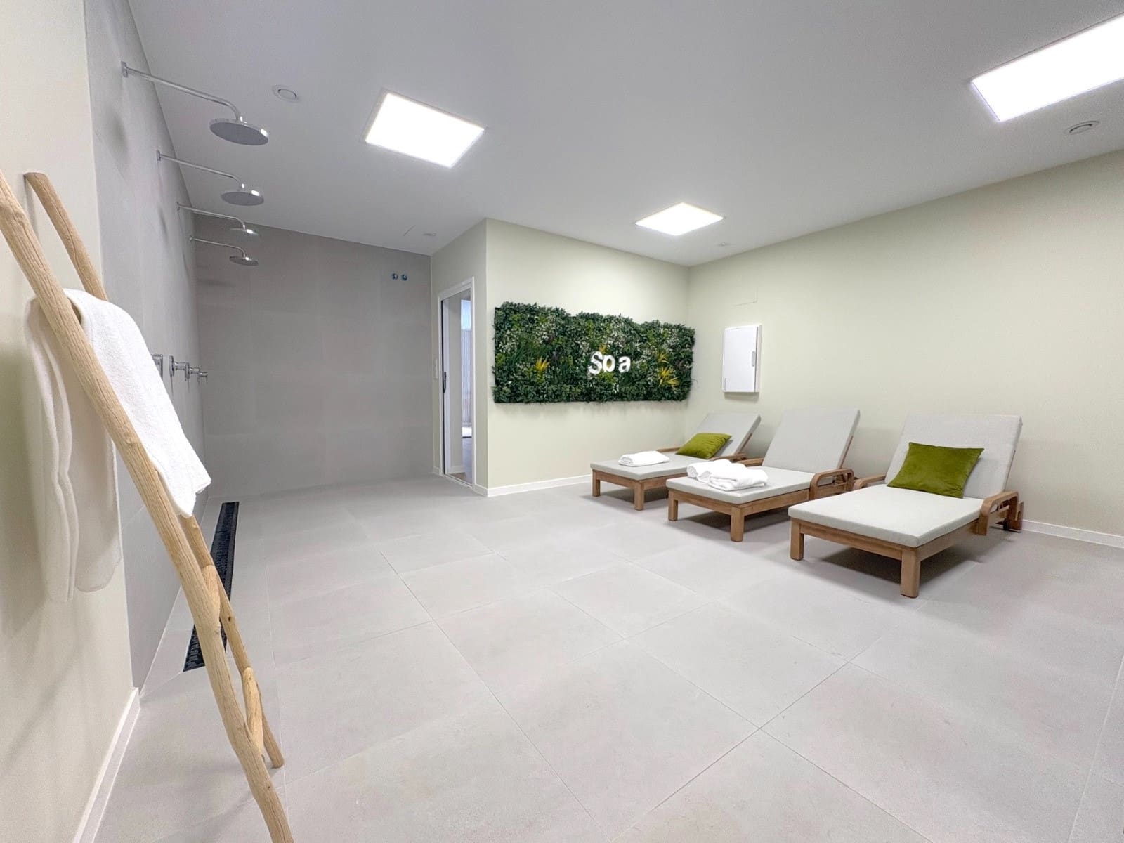 4 soverom Kjedet enebolig til salgs i La Cala de Mijas med svømmebasseng garasje - € 950 000 (Ref: 9134675)