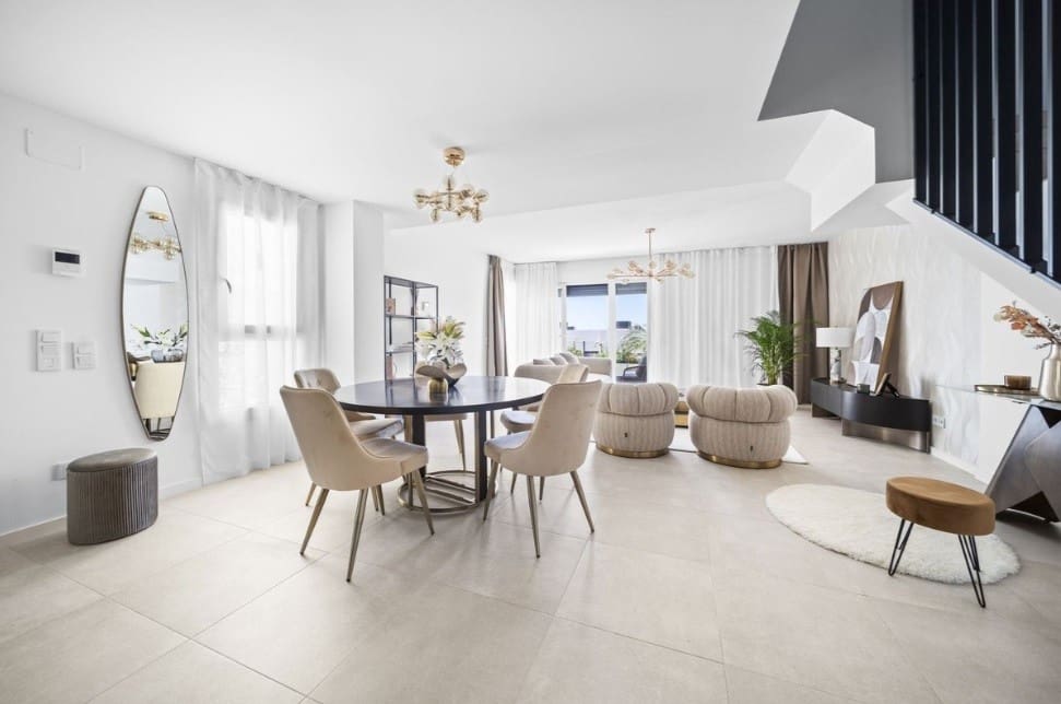 4 soverom Kjedet enebolig til salgs i La Cala de Mijas med svømmebasseng garasje - € 950 000 (Ref: 9134675)