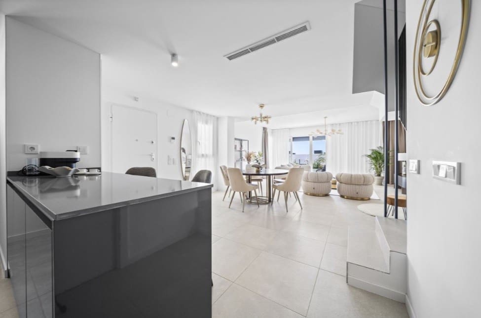 4 soverom Kjedet enebolig til salgs i La Cala de Mijas med svømmebasseng garasje - € 950 000 (Ref: 9134675)