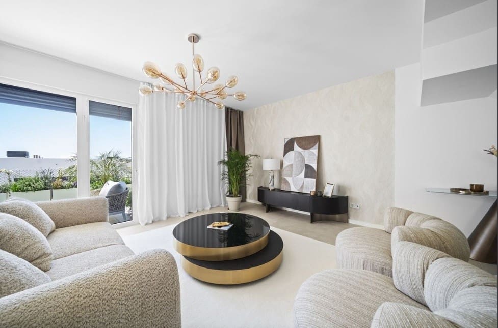 4 soverom Kjedet enebolig til salgs i La Cala de Mijas med svømmebasseng garasje - € 950 000 (Ref: 9134675)